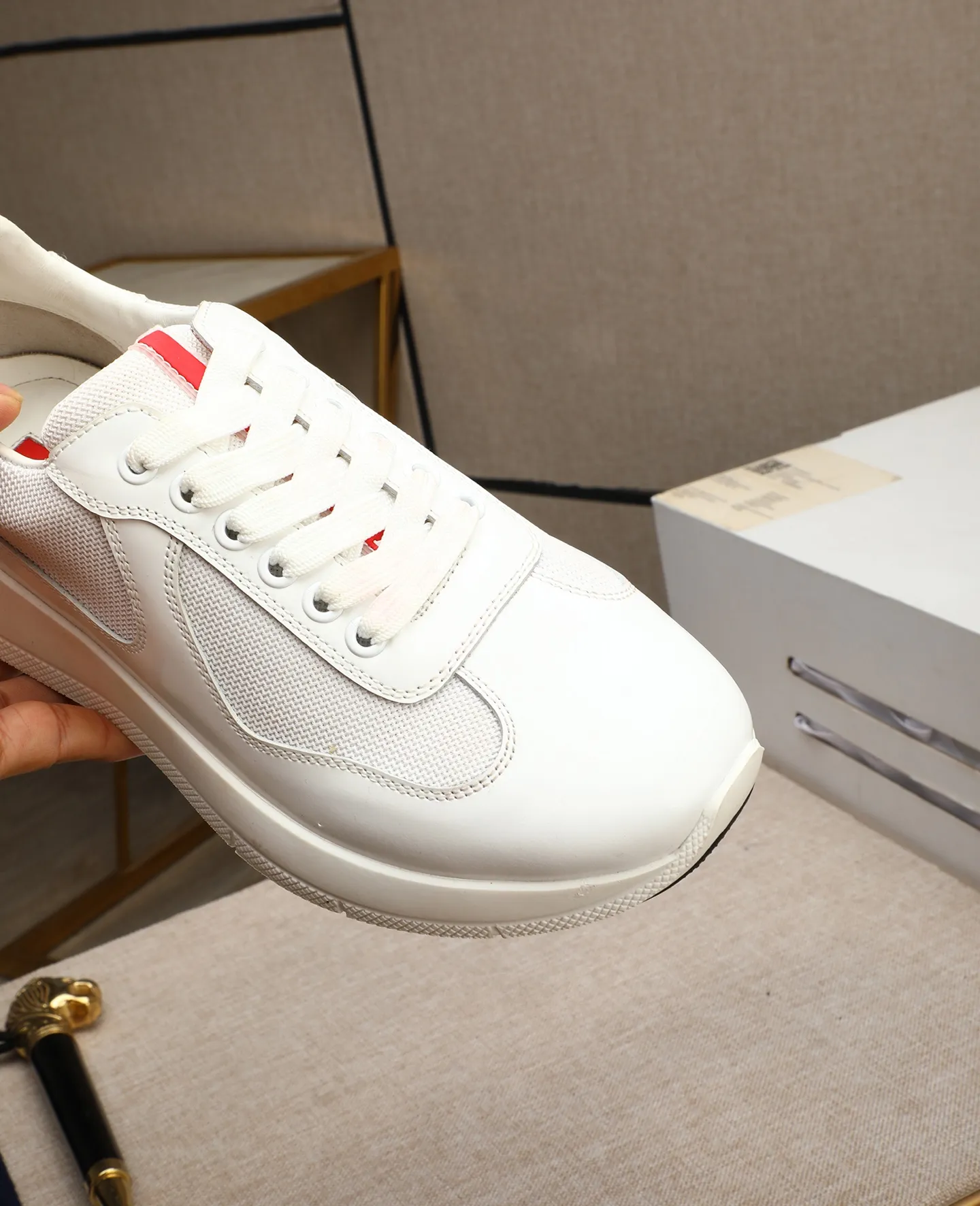 Men's shoes 💰600 Top quality New hot models on the official website, timeless for a century, 🆘 Trendy brand (Prada) mainly promotes hot models, avant-garde and versatile fashion men's shoes private version molding, cowhide surface splicing 1:1 oil edge treatment... fashionable and simple, original imported cowhide lining cowhide feet; the atmosphere and personality are more fashionable, eye-catching and pursuing class, it will subvert the old idea and be a must-have for fashion trendsetters with you! Must keep it for yourself! High-end comfort, high-end quality workmanship. Size: 38-44 Various colors available. full package